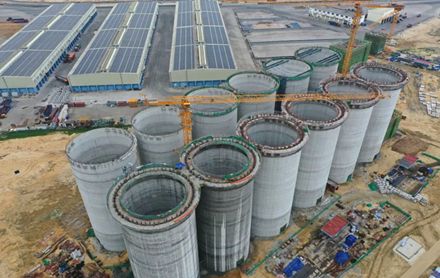 The construction of Zolo slipform silos at the Maoming Guanggang Terminal has been successfully completed.